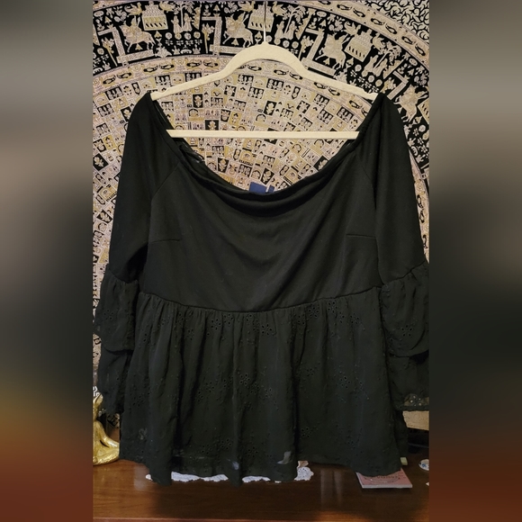 Kaari Blue XL Off Shoulder Babydoll Black Flare with Eyelet Bell Sleeves - Picture 3 of 3